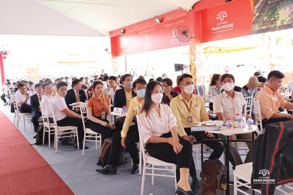 Đông đảo khách hàng tham dự lễ khai trương công viên trung tâm Taiyou.